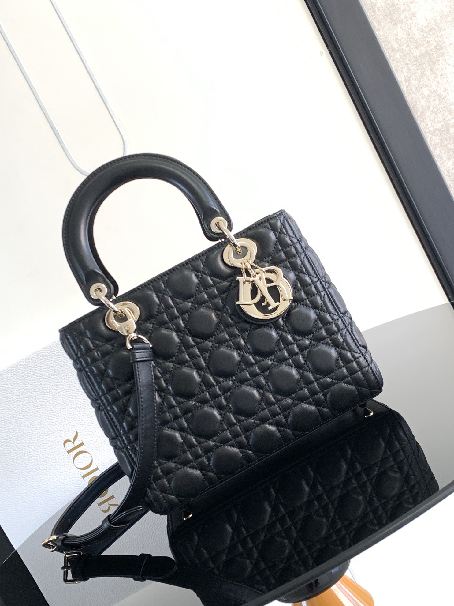 i1705841059_7506_8.jpg Lady Dior Medium 24cm - Image 1