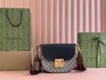 Padlock Small GG Shoulder Bag Medium 25cm