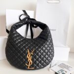 ICARE hobo in quilted nappa