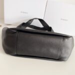 Le 5 A7 Bea Tote - Image 4