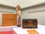 DAUPHINE CHAIN WALLET
