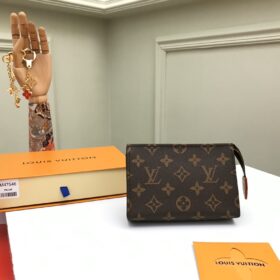 TOILETRY POUCH 15