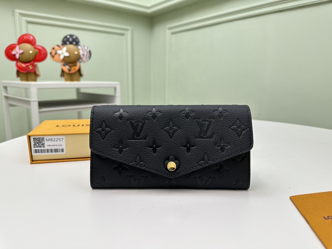 i1688713466_2742_0.jpg SARAH WALLET - Image 1