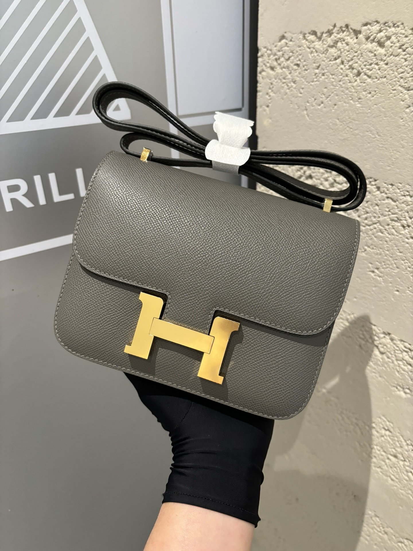 wsxc1780966153602_7 Constance Slim 18cm in Epsom Leather - Image 1